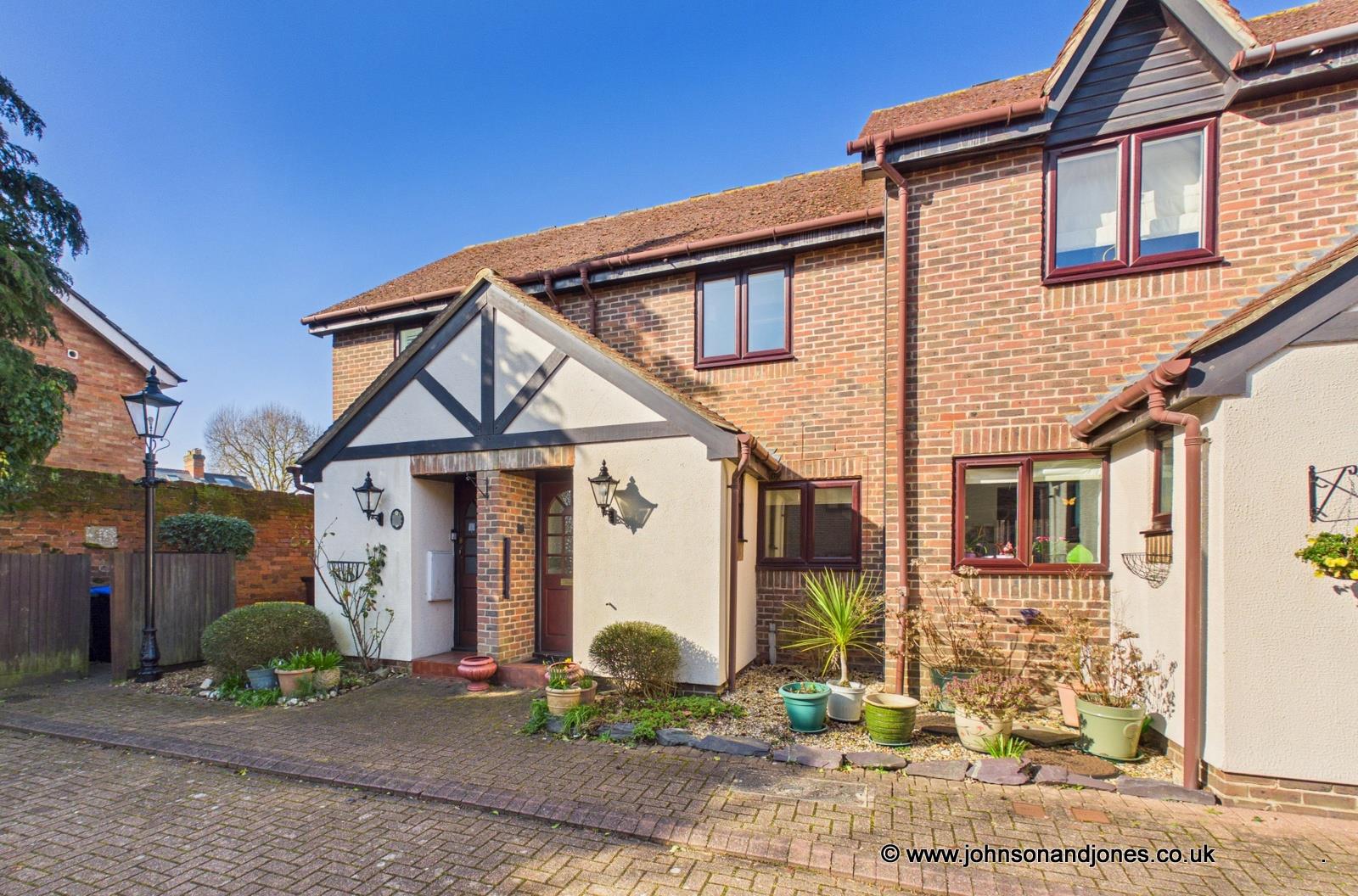 Onslow Mews, Chertsey, KT16