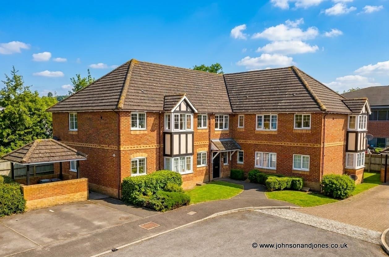 Twynersh Avenue, Chertsey, KT16