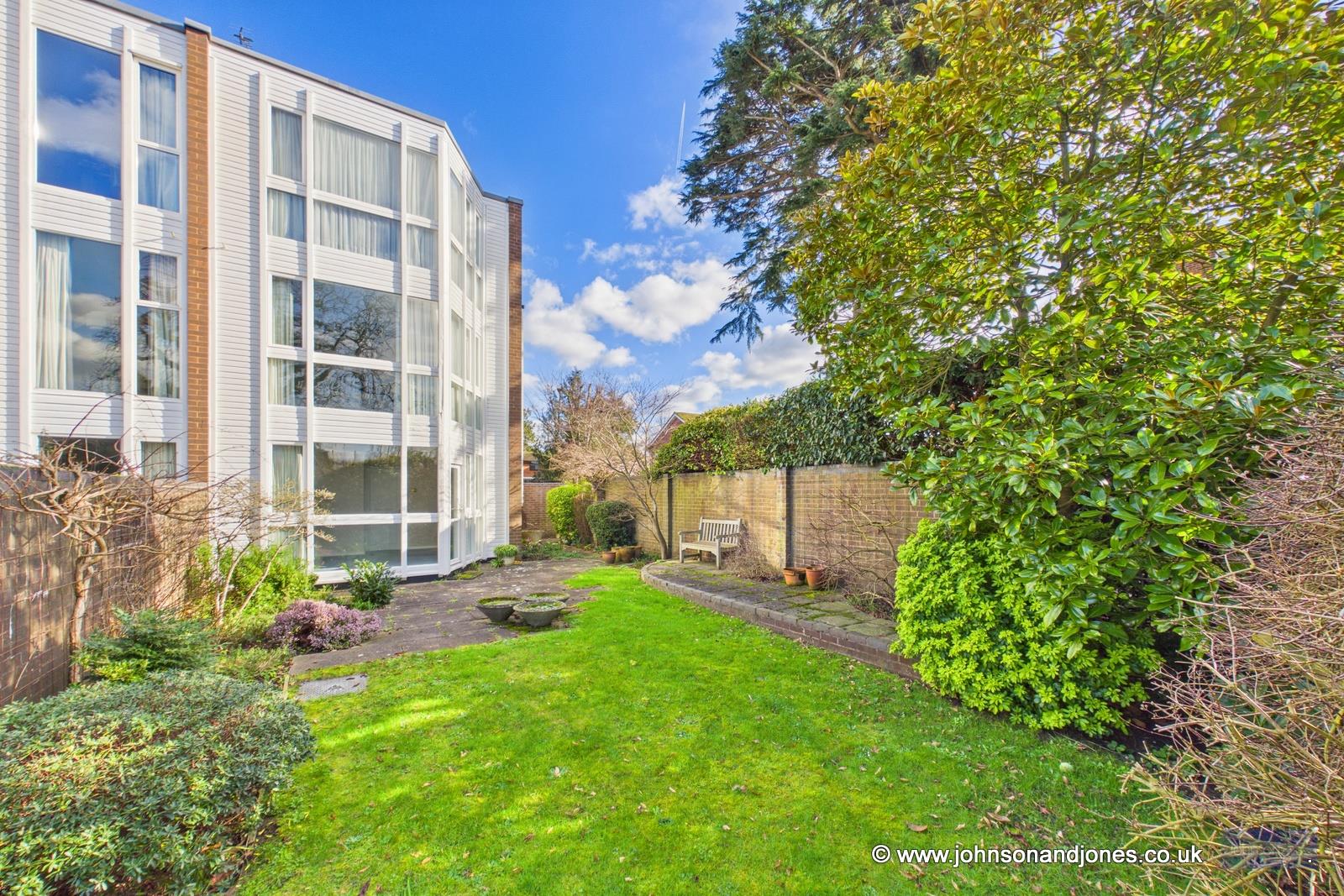 Riverside Road, Staines-Upon-Thames, TW18