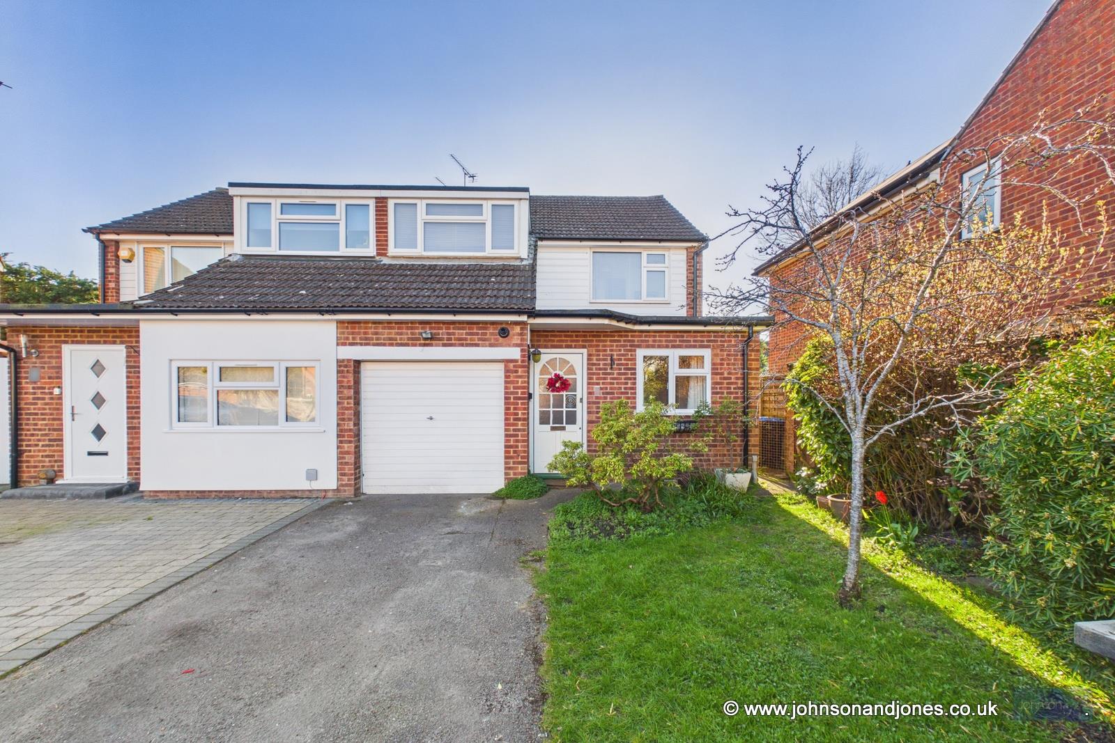 Hamilton Close, Chertsey, KT16
