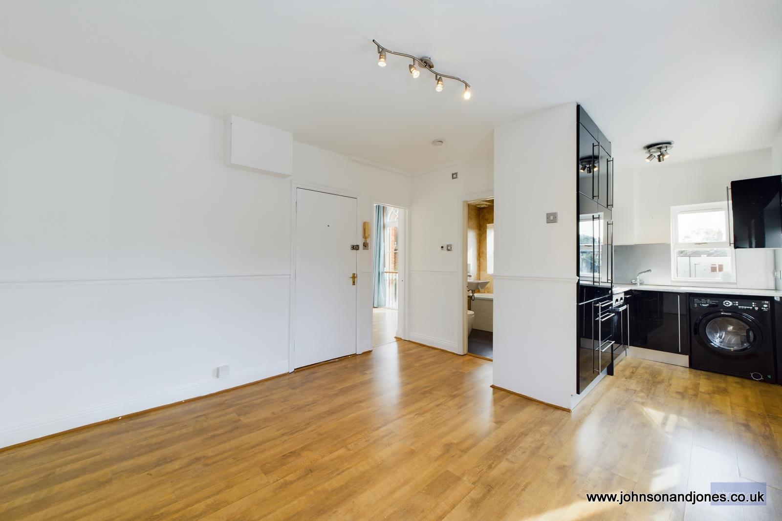 High Road, West Byfleet, KT14