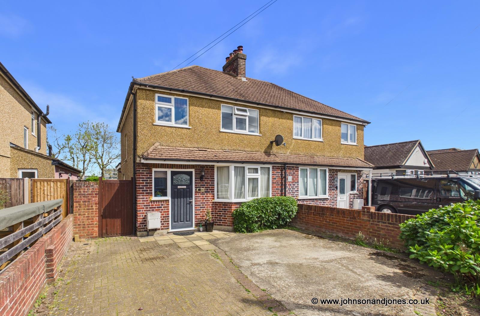 Selbourne Avenue, Addlestone, KT15