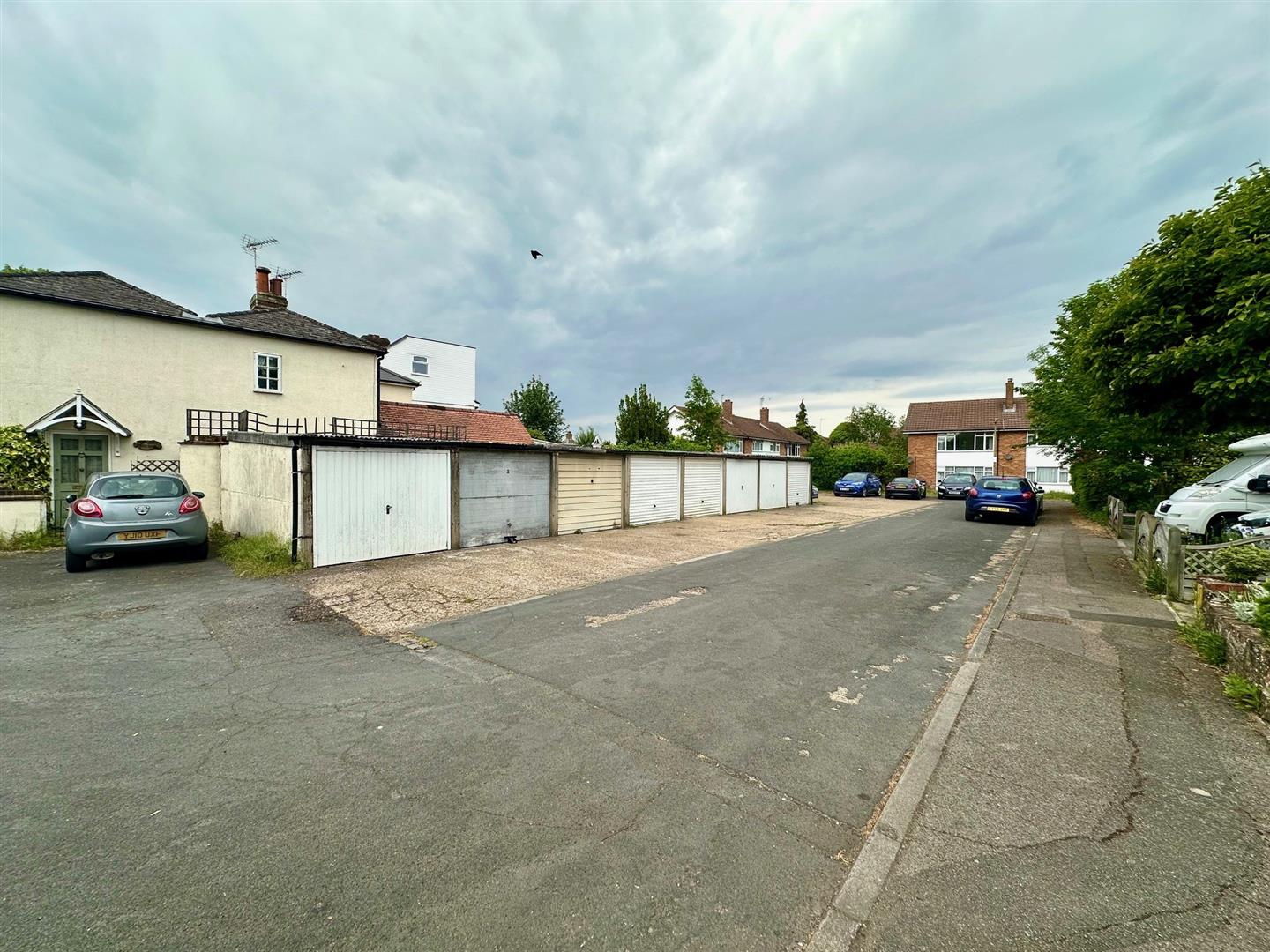 Alwyns Close, Chertsey, KT16