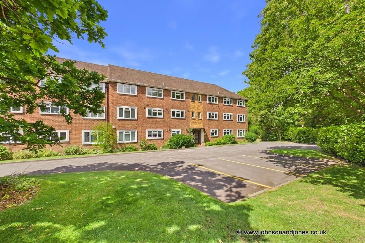 Station Parade, Virginia Water, GU25