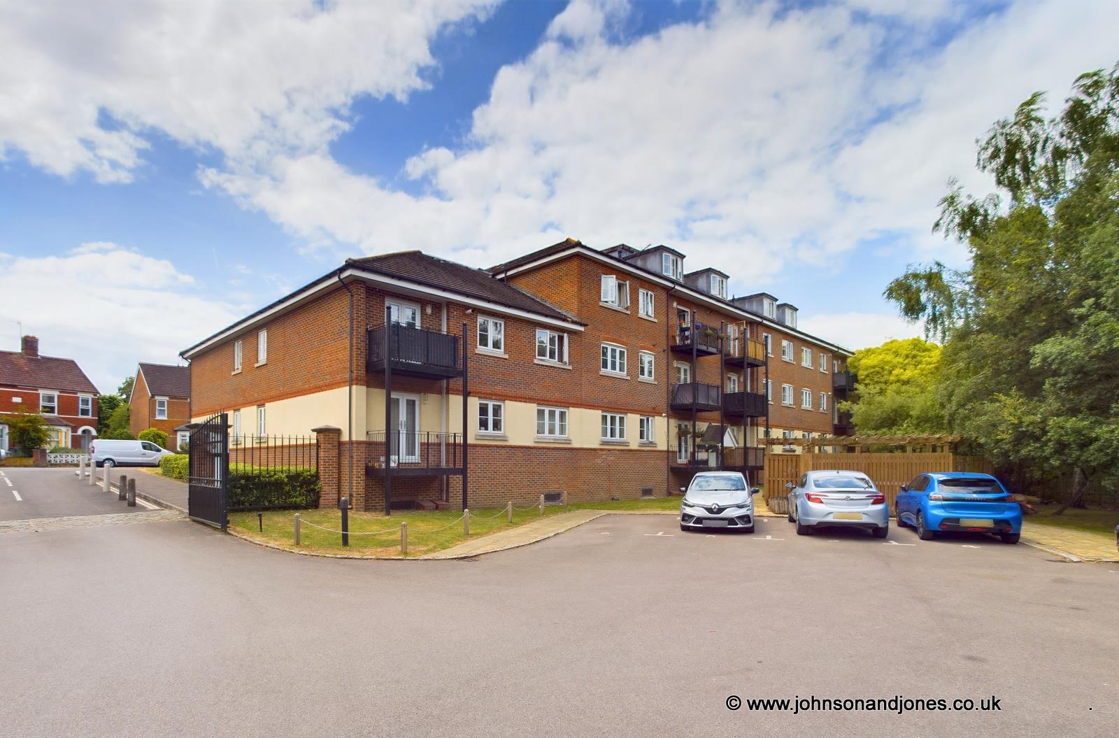 101 Eastworth Road, Chertsey, KT16