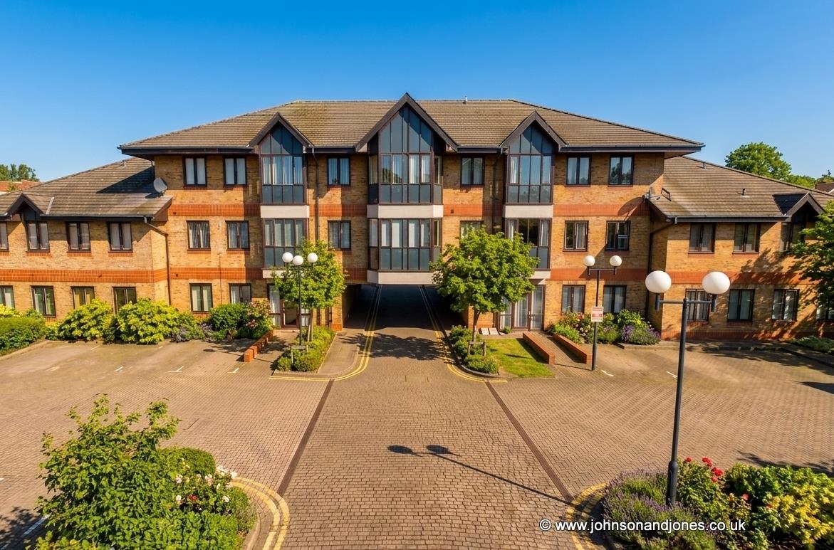Hanworth Lane, Chertsey, KT16