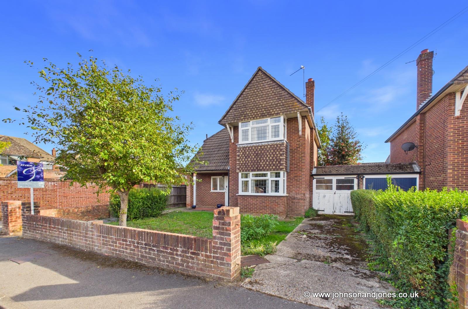 Wrabness Way, Laleham, TW18
