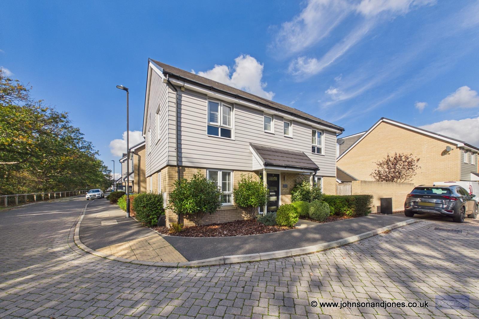 Kennett Lane, Chertsey, KT16