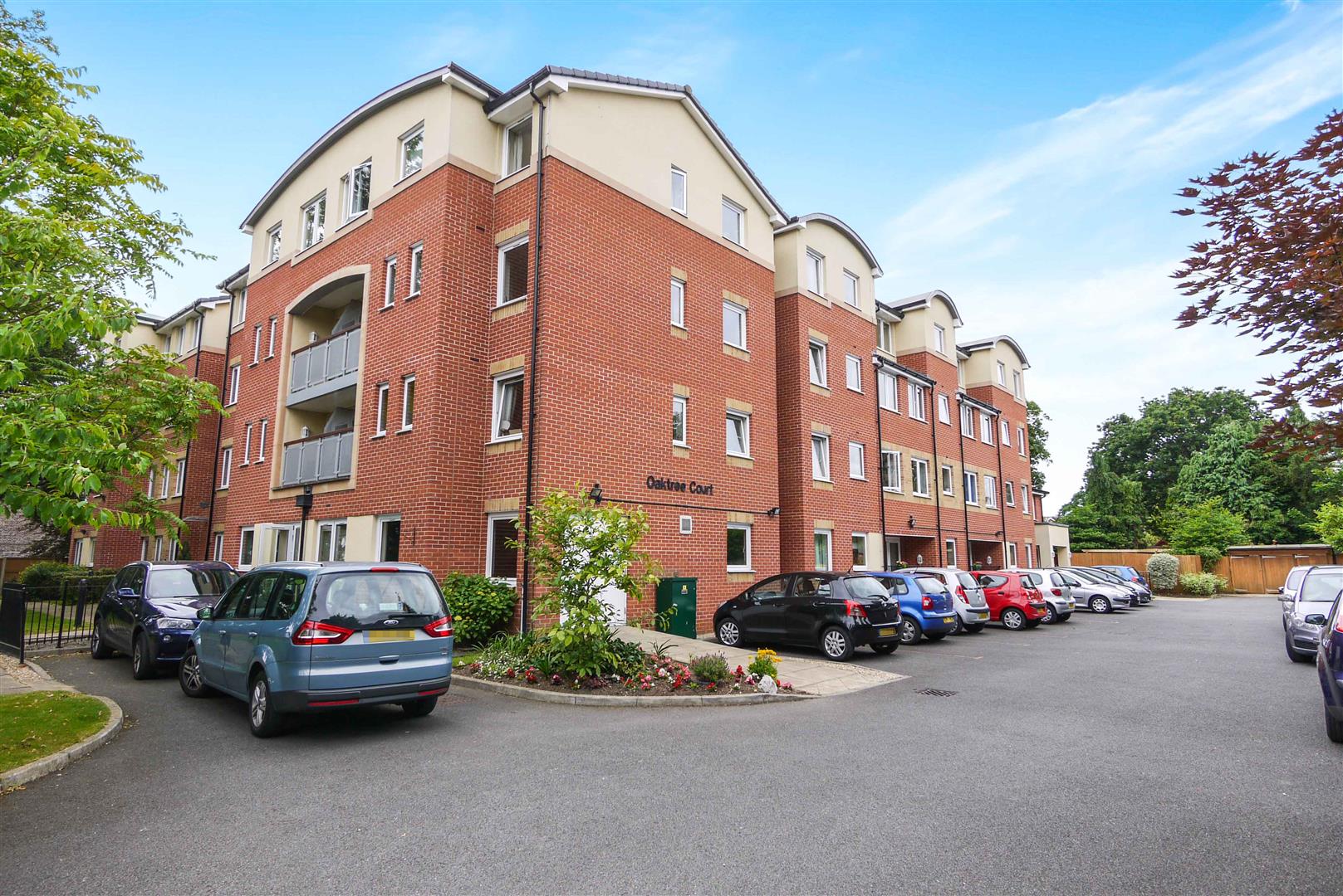 Property in Addlestone Park, Addlestone, Surrey, KT15 1SY