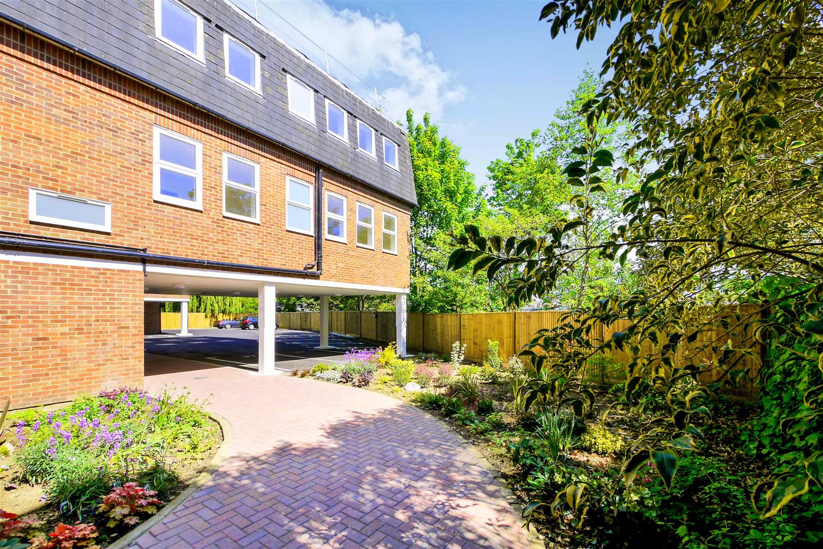 Eastworth Road, Chertsey, KT16