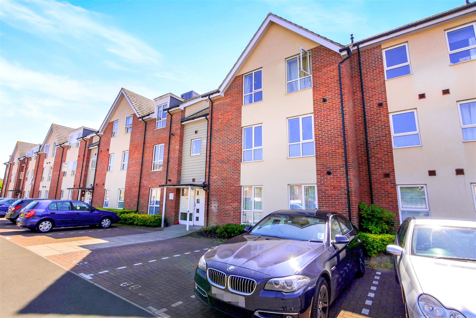 Harrow Close, Addlestone, KT15