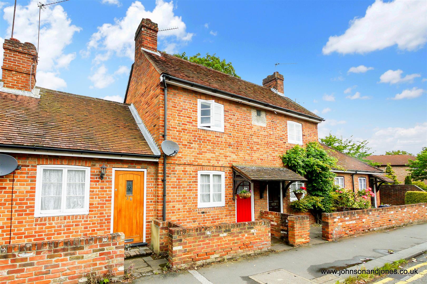 Property in Guildford Road, Chertsey, Surrey, KT16 9BH