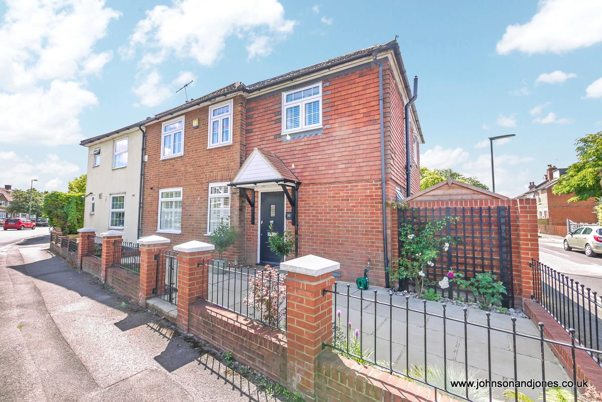 Property in St. Anns Road, Chertsey, Surrey, KT16 9DQ