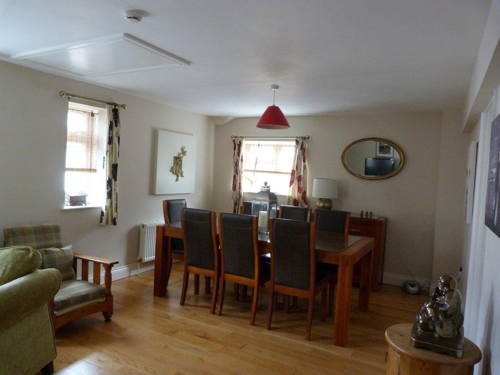 Property in Fisherton St, Salisbury, Wilts, SP2 7ST