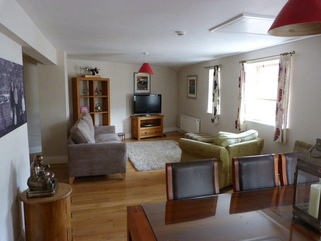 Property in Fisherton St, Salisbury, Wilts, SP2 7ST