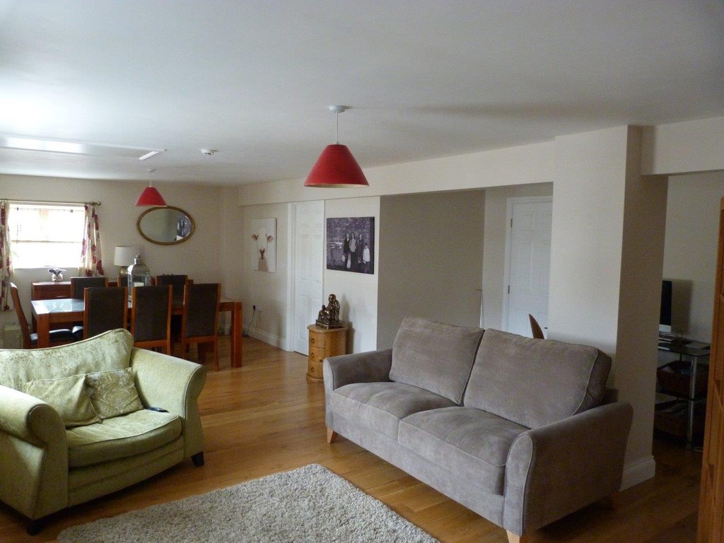Property in Fisherton St, Salisbury, Wilts, SP2 7ST
