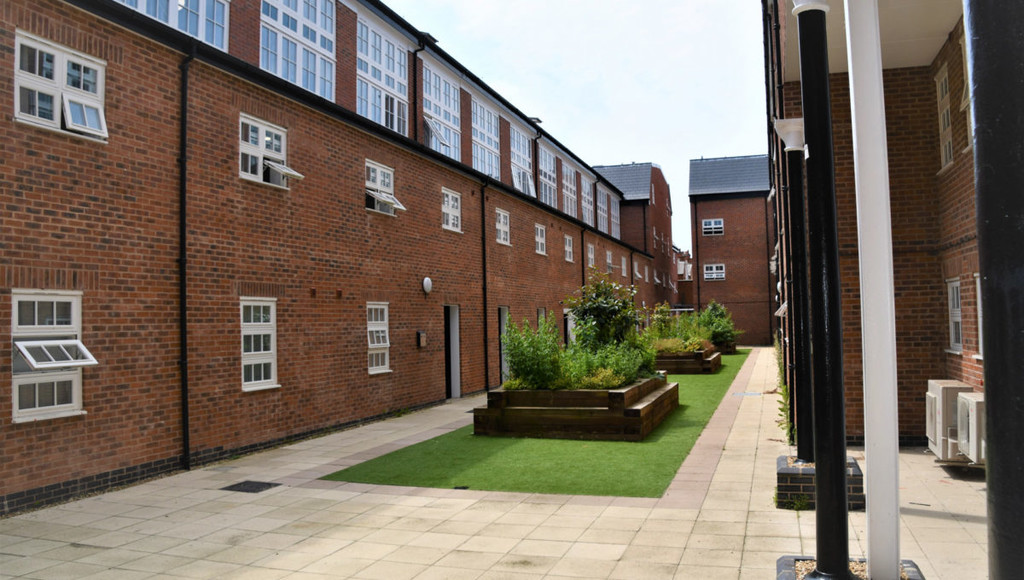 Property in Tudor Road, Leicester, LE3 5HT