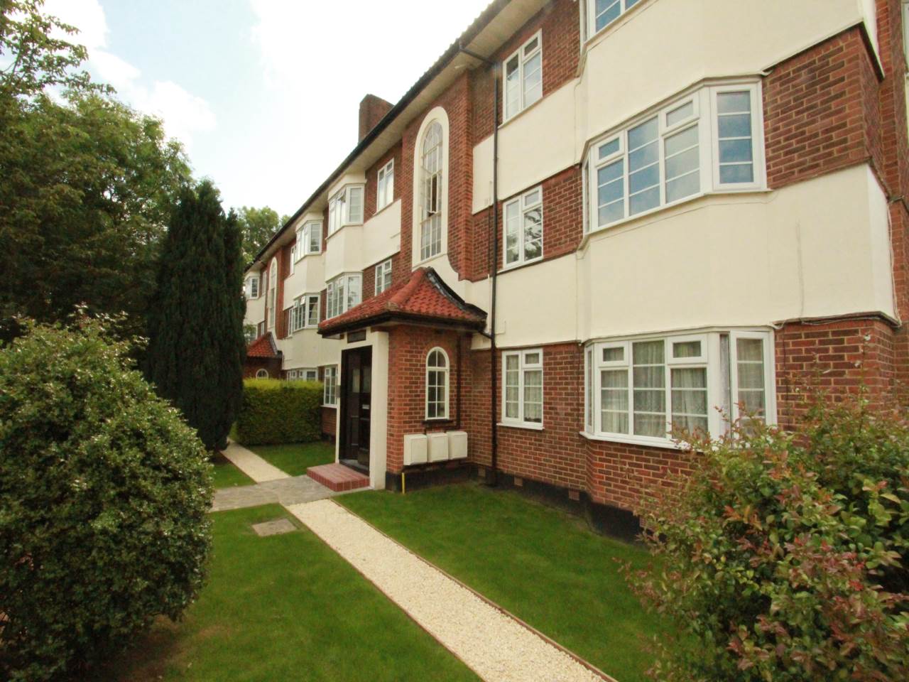 Property in College Hill Road, Harrow, HA3 7HQ