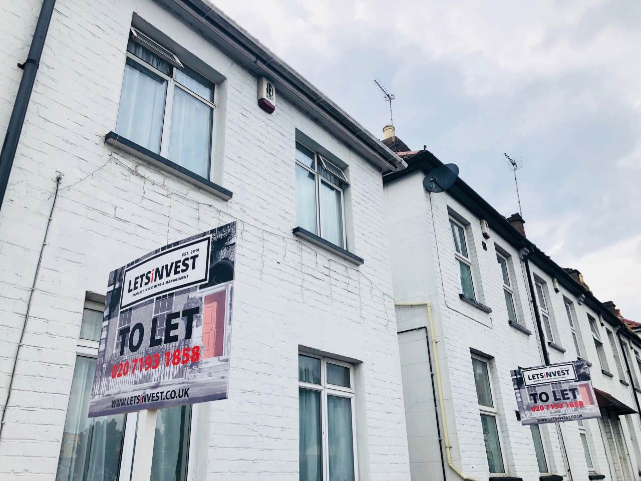 Property in Burnt Oak Broadway, HA8 5ED