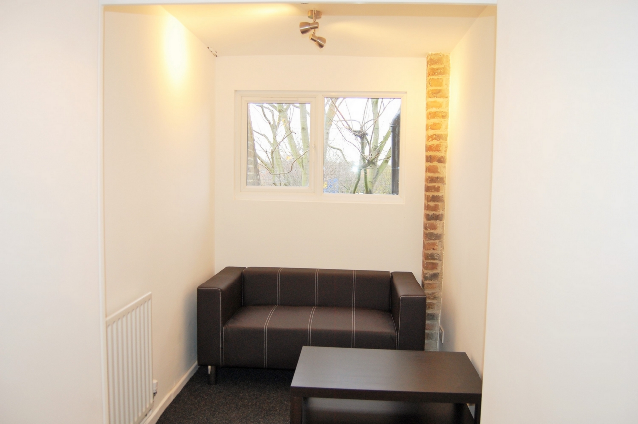 Property in Hoskins Close, London, E16 3RU