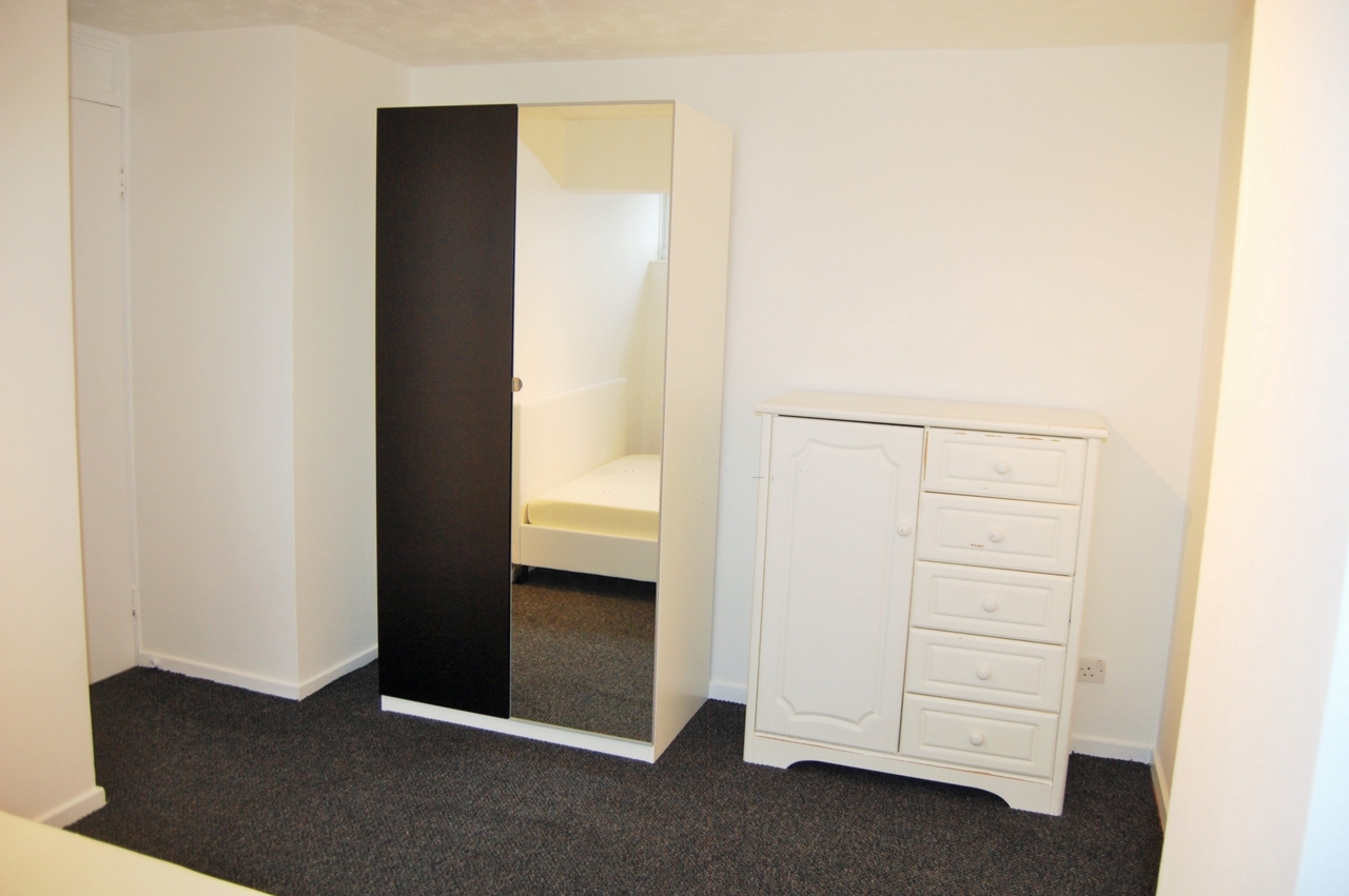 Property in Hoskins Close, London, E16 3RU