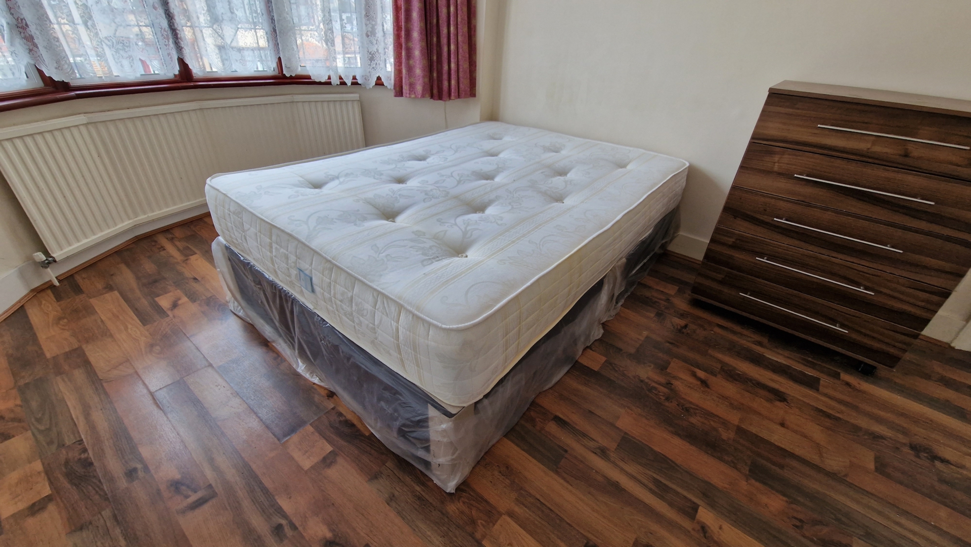 Melford Avenue, Room 6, Barking, IG11