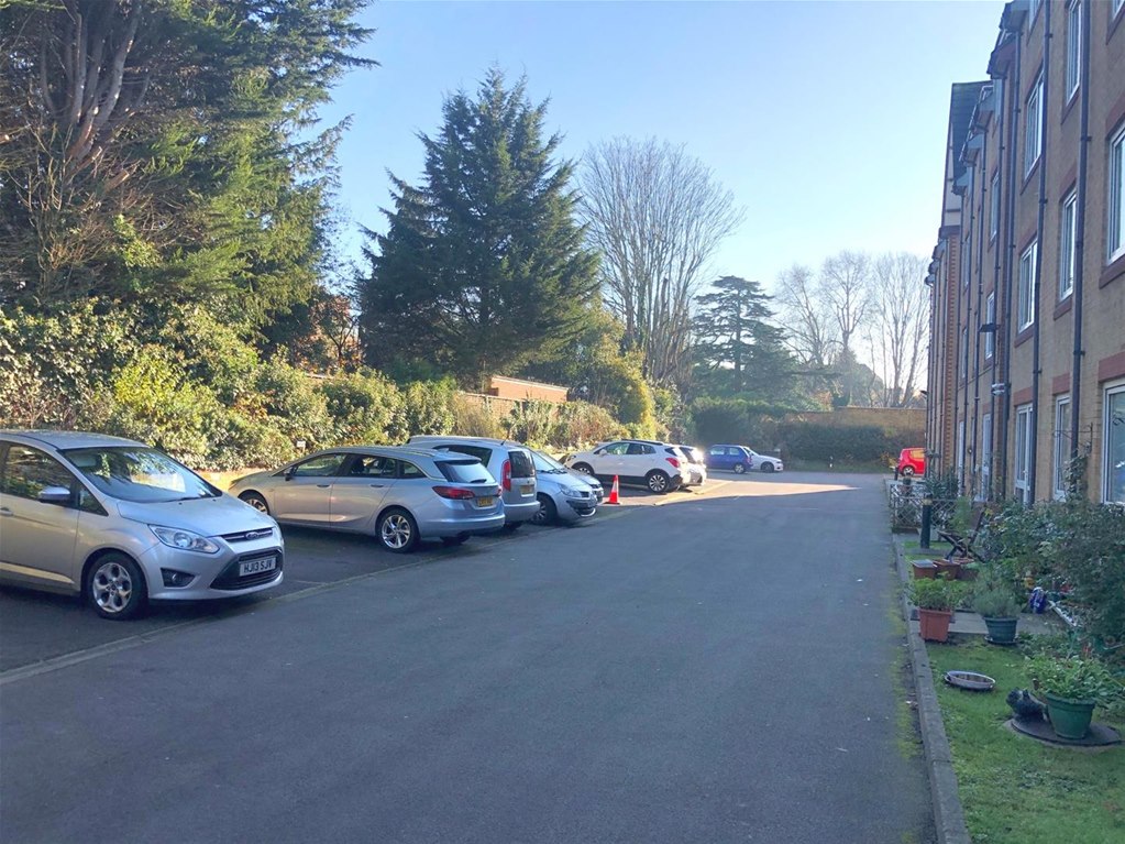 Property in Cassio Road, Watford