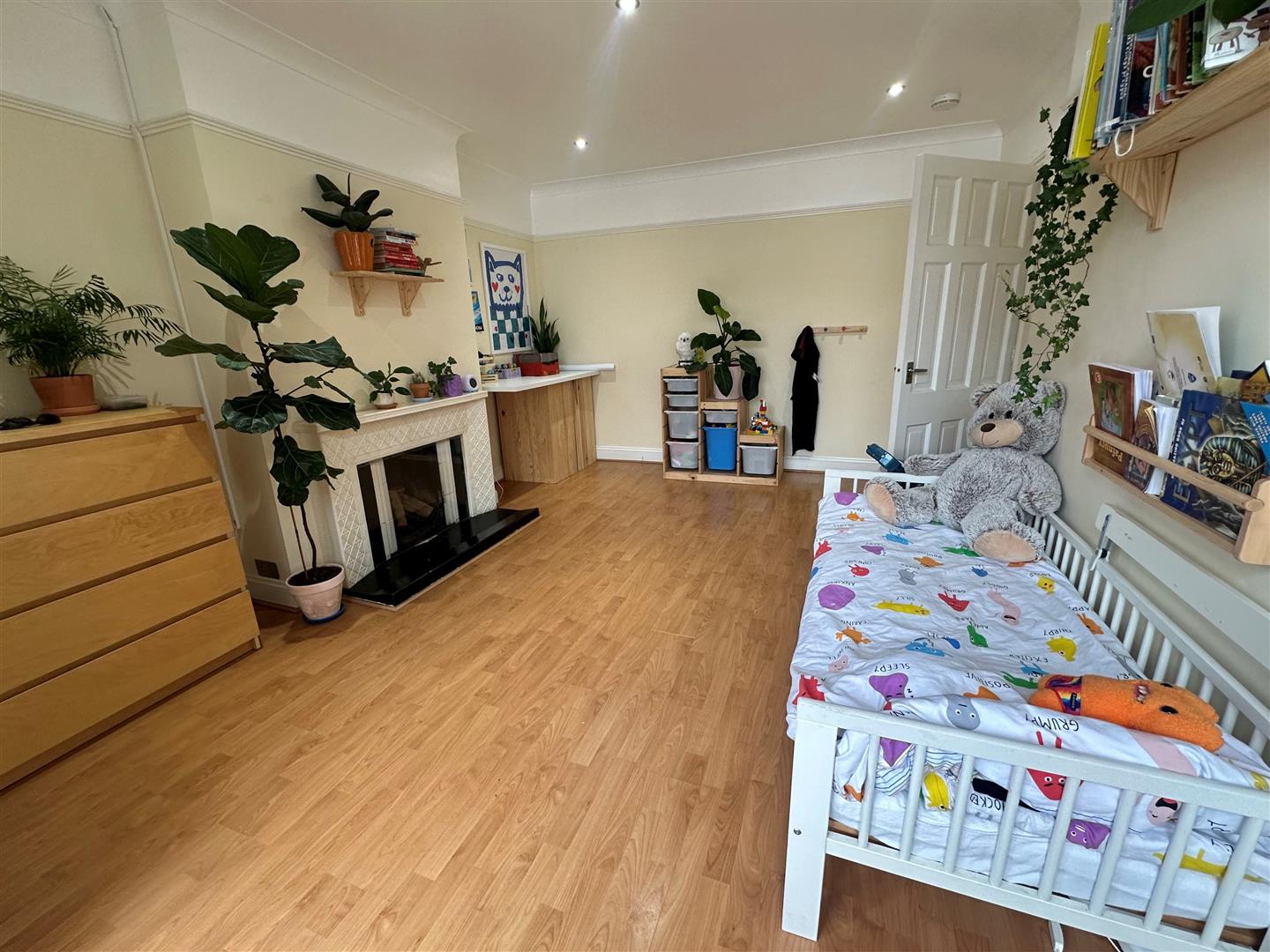 Moneyhill Parade, Rickmansworth