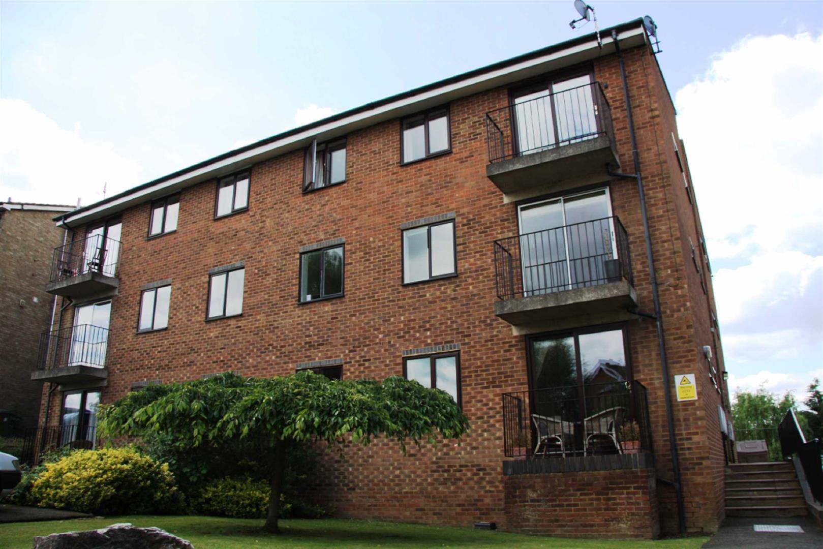 Tristan Lodge, Bushey