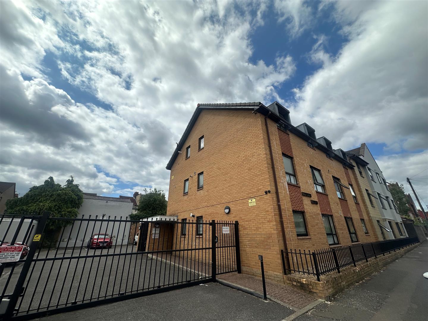 Gammons Lane, Watford