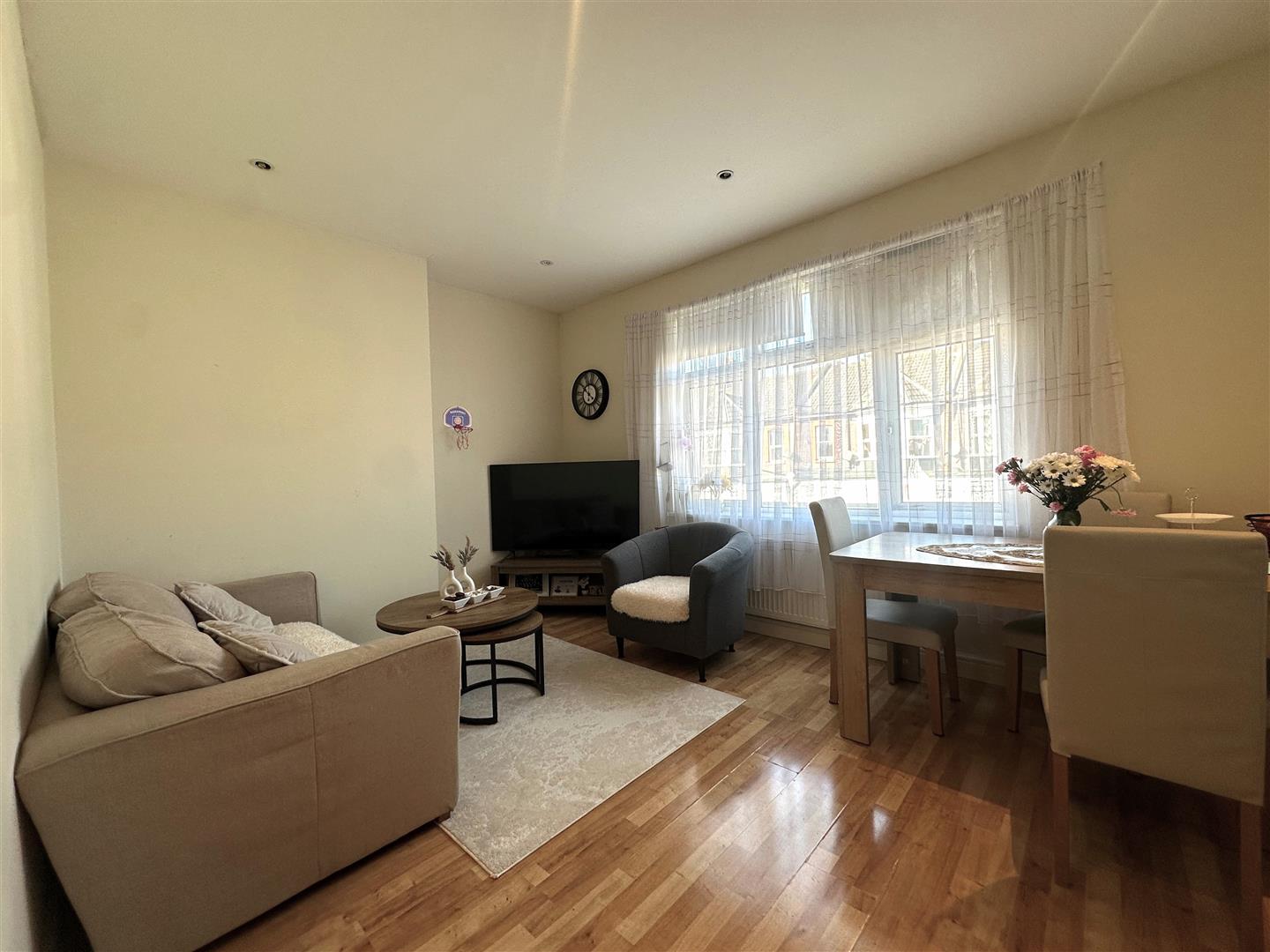 Bruce Grove, Watford