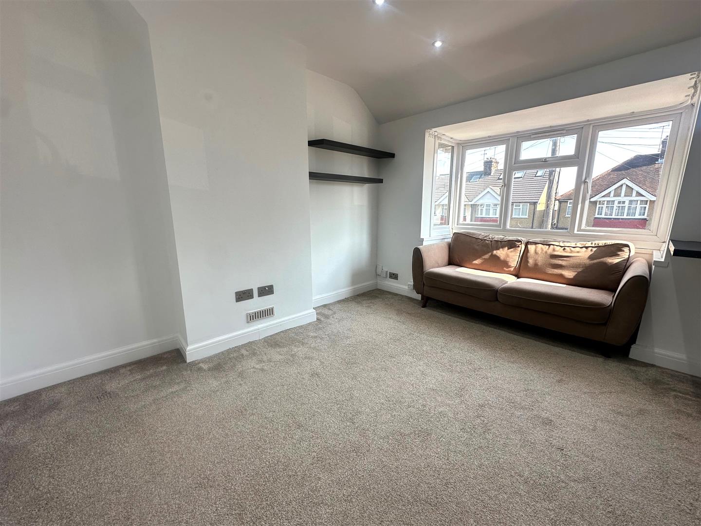 Third Avenue, Watford