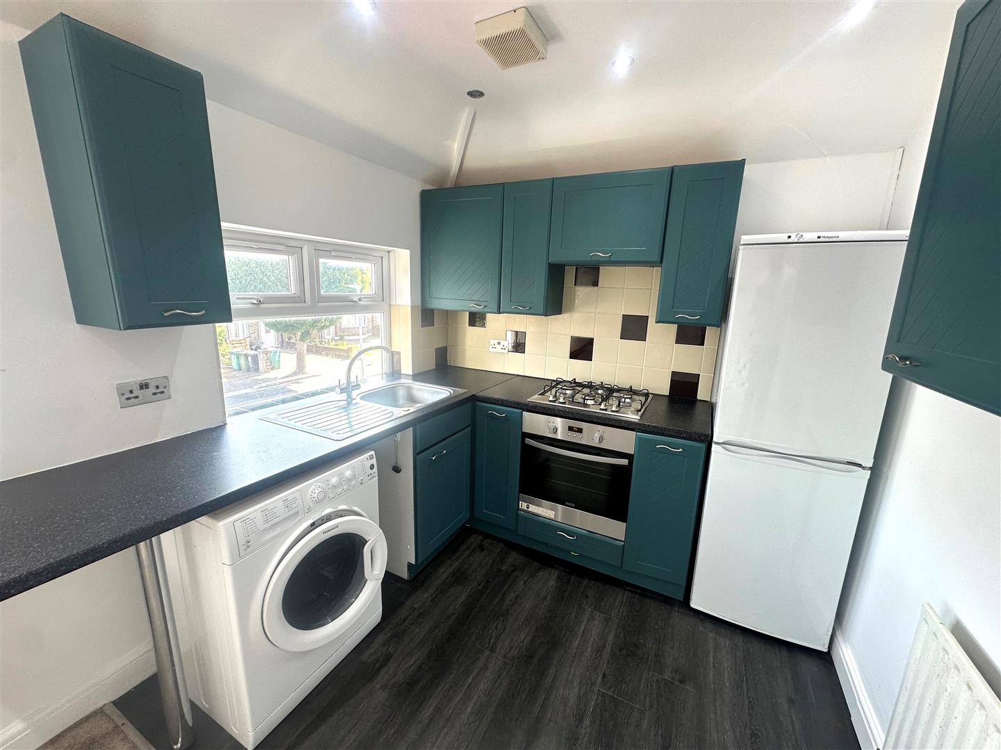 Third Avenue, Watford