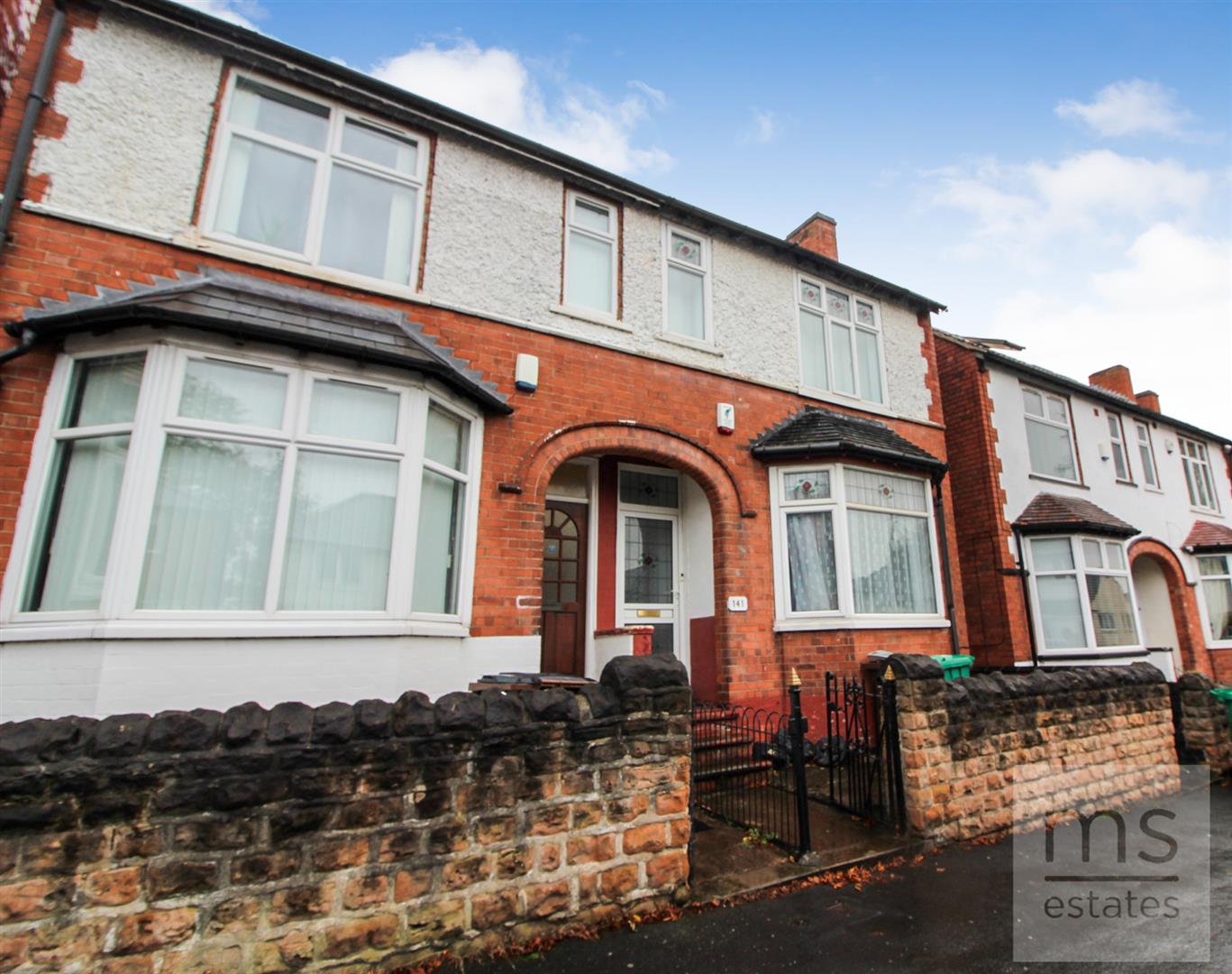 Property in Rolleston Drive, Lenton, Nottingham, NG7 1JZ