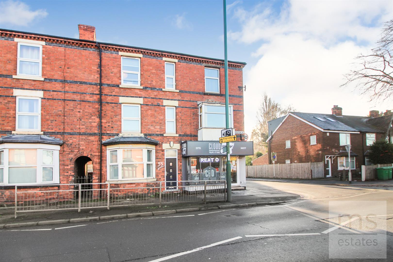 Property in Beeston Road, Nottingham, Nottinghamshire, NG7 2JS