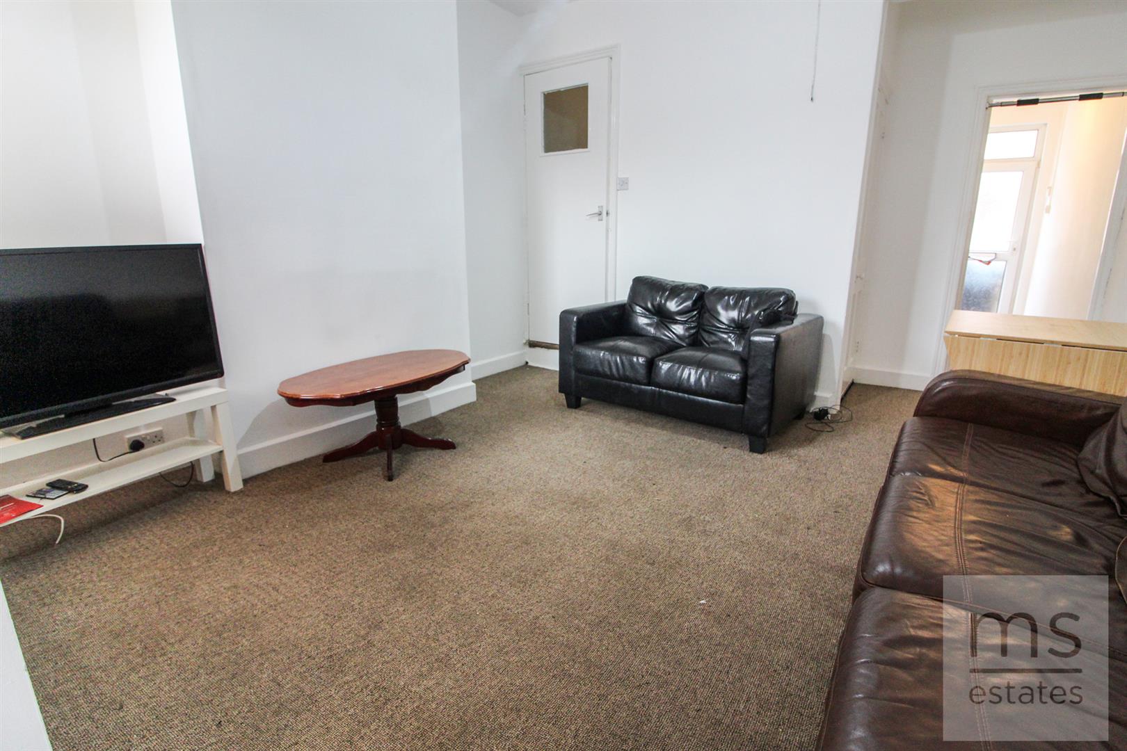 Property in Midland Avenue, Lenton, Nottingham, NG7 2FD