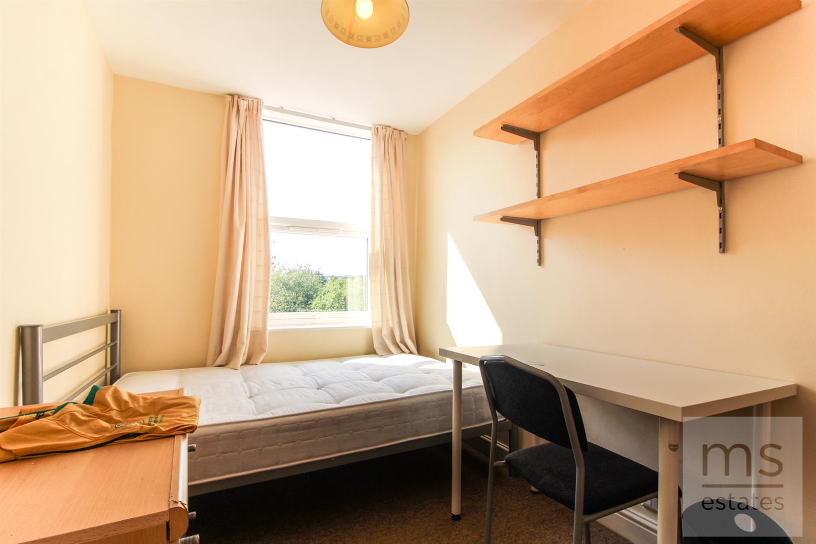 Property in Midland Avenue, Lenton, Nottingham, NG7 2FD