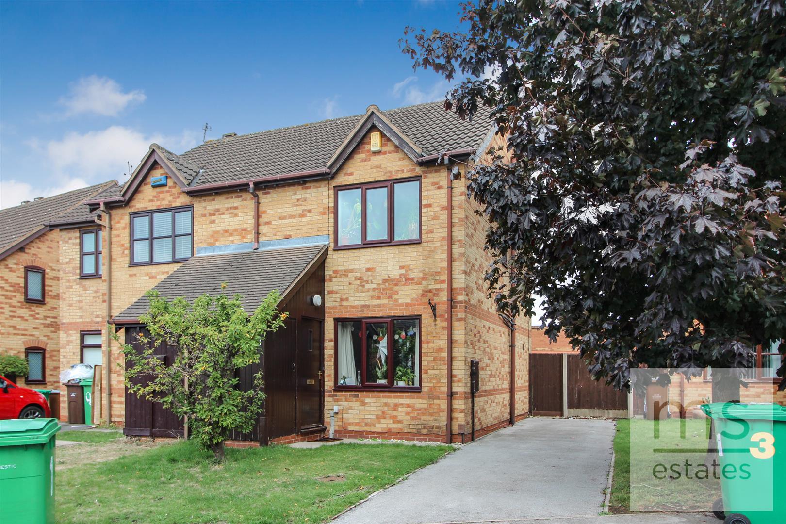 Bedarra Grove, Nottingham, NG7 2EJ