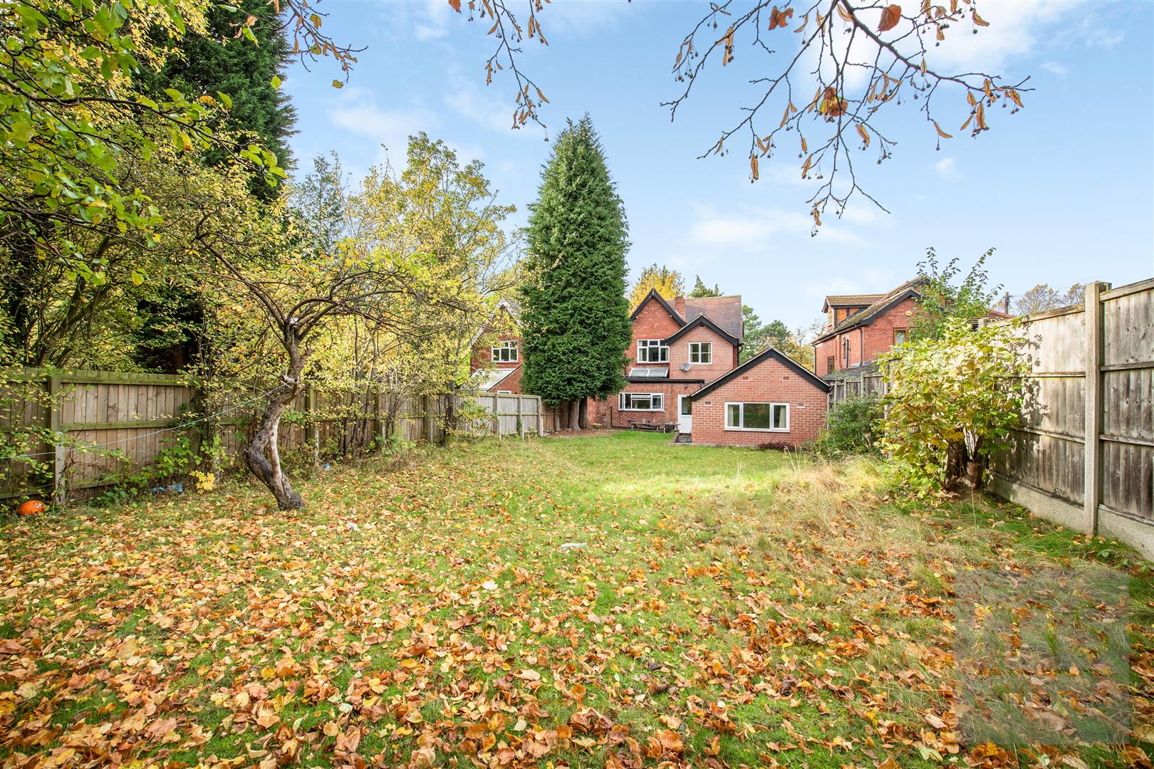 Derby Road, Nottingham, NG7 2EB