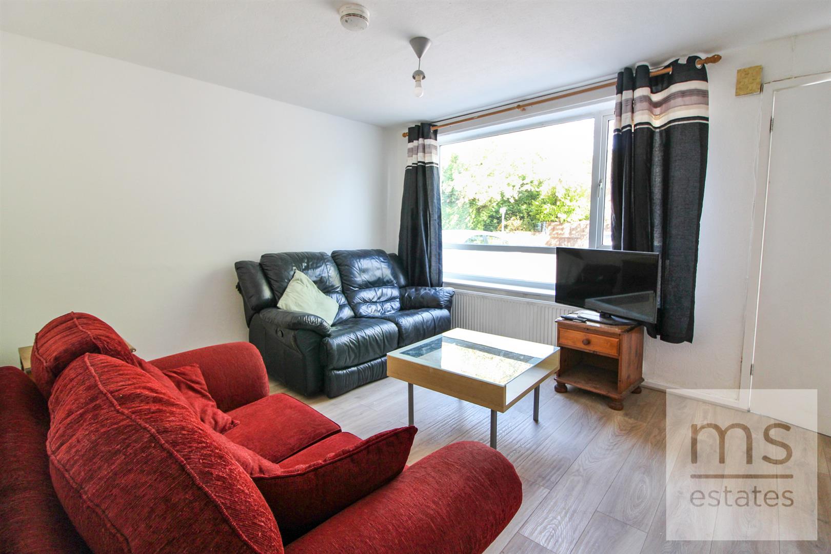 Forsythia Gardens, Nottingham, NG7 2LW