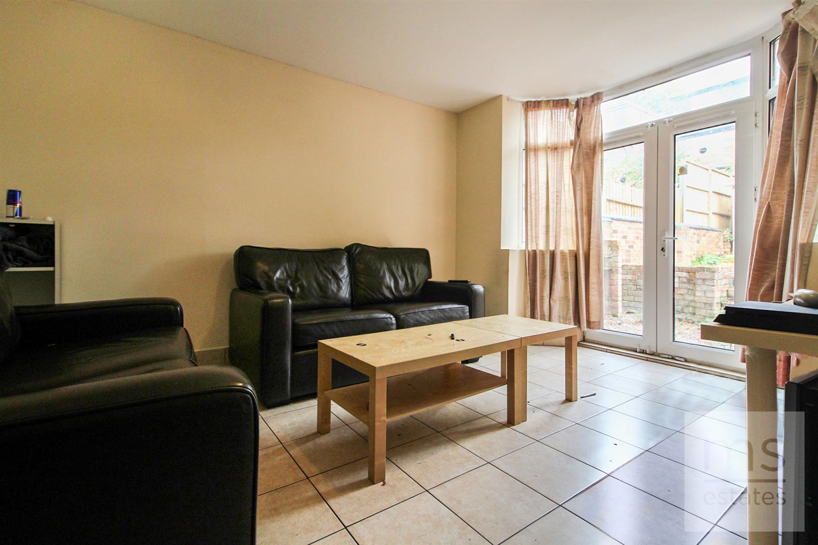 Rolleston Drive, Nottingham, NG7 1JU