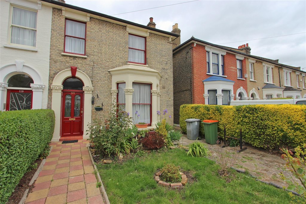 Property in Osborne Road, London, E7 0PP