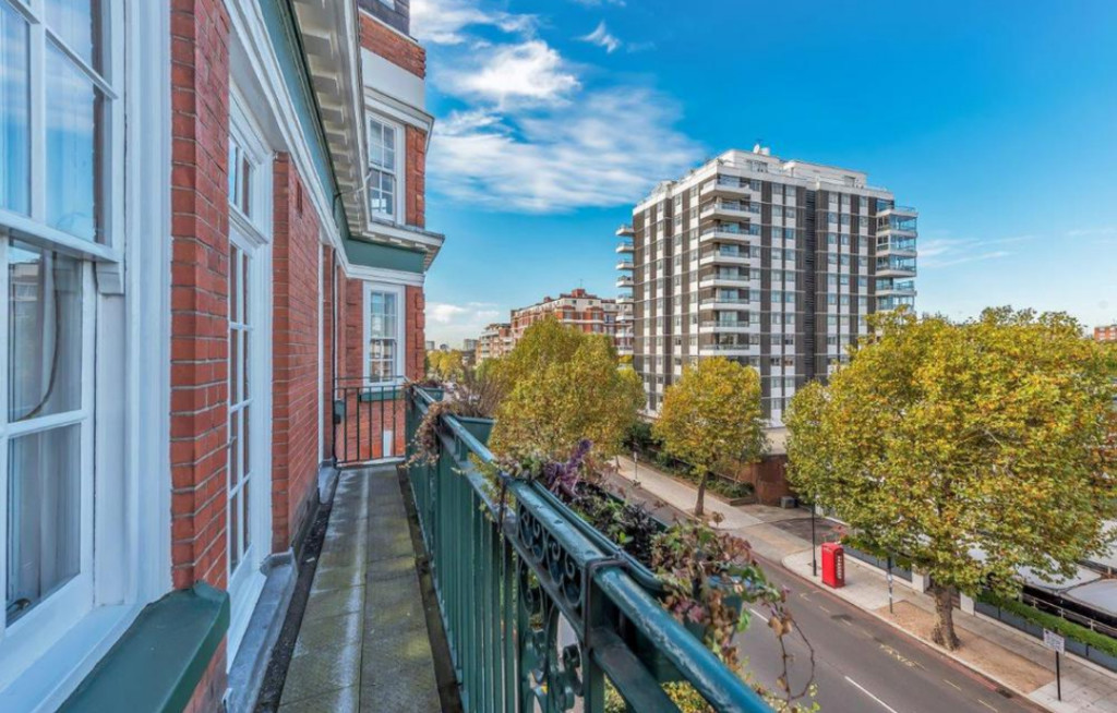 Property in St. Johns Wood Road, London, NW8 8QS