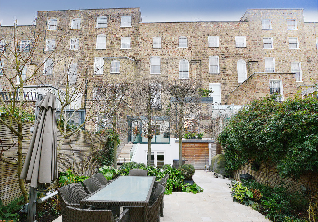 Property in Hanover Terrace, Regents Park, London, NW1 4RJ