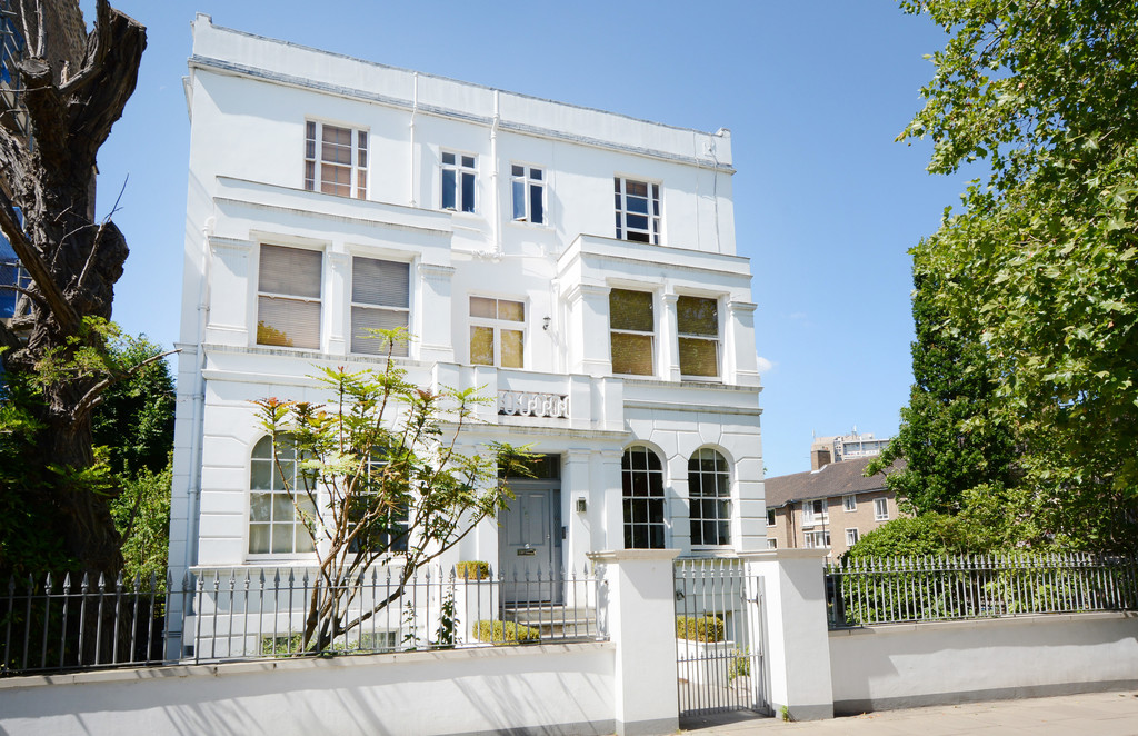 Property in Hamilton Terrace, London, NW8 9QY