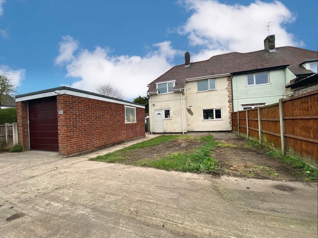 Property in Newlands Drive, Forest Town, Mansfield, NG19 0HZ