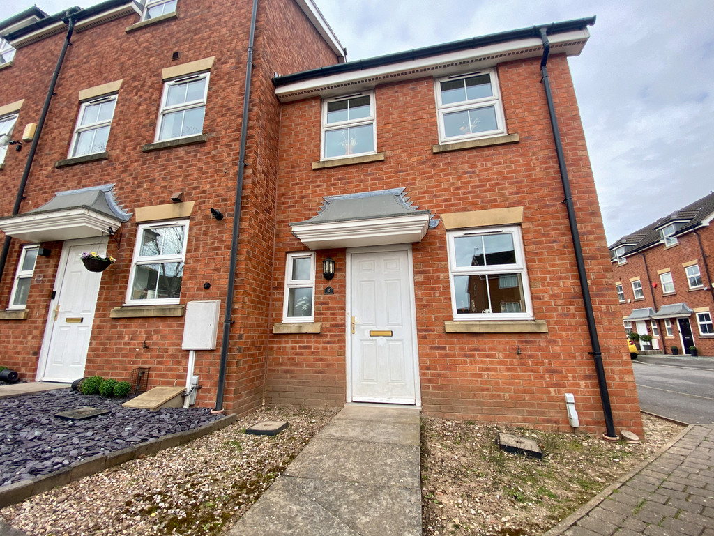 Property in High Oakham Close, SuttoninAshfield, NG17 4JS