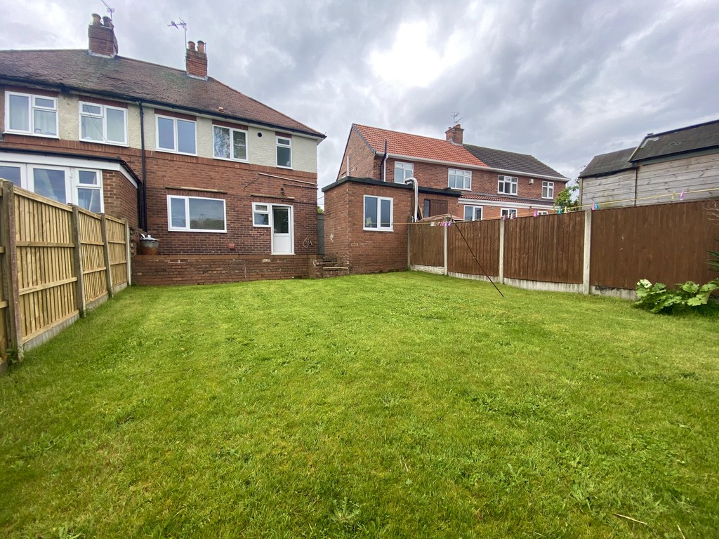 Property in Attlee Avenue, Forest Town, Mansfield, NG19 0DL