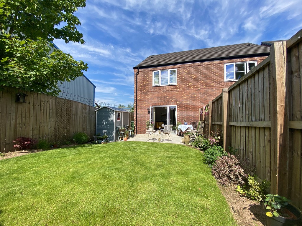 Property in Belle Vue Lane, Blidworth, Mansfield, NG21 0UQ