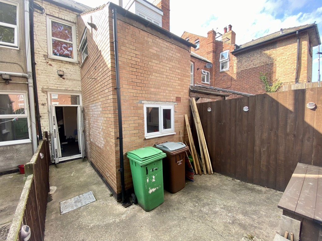 Property in Bobbers Mill Road, Nottingham, NG7 5JP
